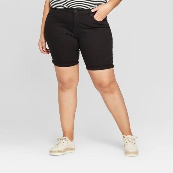 Women's Plus Size Mid-Rise Black Bermuda Shorts 14W - Picture 1 of 1